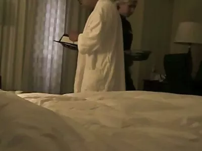 ਗਰਮ ਔਰਤਾਂ ਨੂੰ ਇੱਕ ਆਮ ਤਿੱਕੜੀ ਹੋ ਰਹੀ ਹੈ