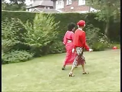 ਆਸਾ ਅਕੀਰਾ ਬਹੁਤ ਮੋਟਾ ਡਿੱਕ ਚੂਸ ਰਹੀ ਹੈ