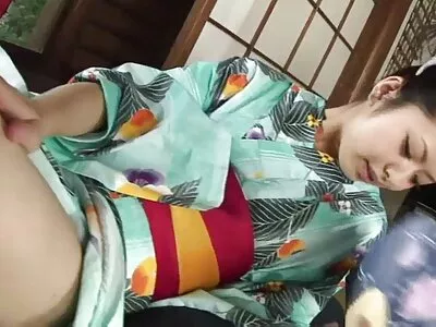 ਨੀਲੀਆਂ ਅੱਖਾਂ ਵਾਲੀ ਇਸਤਰੀ ਵੱਡੀ ਡਿੱਕ ਚੂਸ ਰਹੀ ਹੈ