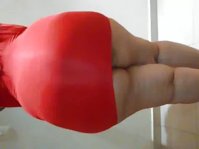 ਰੰਨੀ MILF ਛੋਟੇ ਦੋਸਤ ਨਾਲ ਪਤੀ ਨੂੰ ਧੋਖਾ ਦਿੰਦੀ ਹੈ