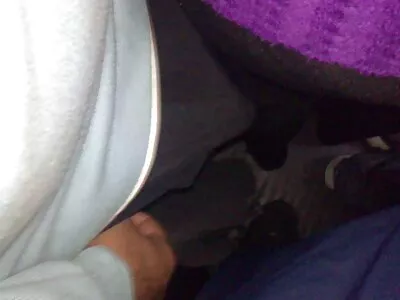 ਦੋ ਸੈਕਸੀ ਬੇਬੇ ਇੱਕ ਡਿੱਕ ਨੂੰ ਚੂਸ ਰਹੀਆਂ ਹਨ