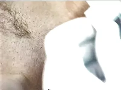 Busty brunette ਉਸ ਦੇ ਬਿਸਤਰੇ ਵਿੱਚ ਦੋਹਰਾ ਹੋ ਗਿਆ